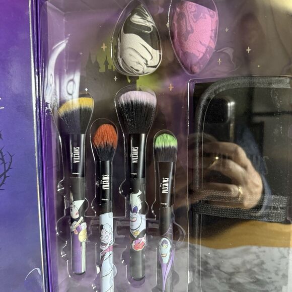 Disney VILLAINS Blending Face Brushes & Sponges Set Travel Case Collectors Box - Picture 4 of 8